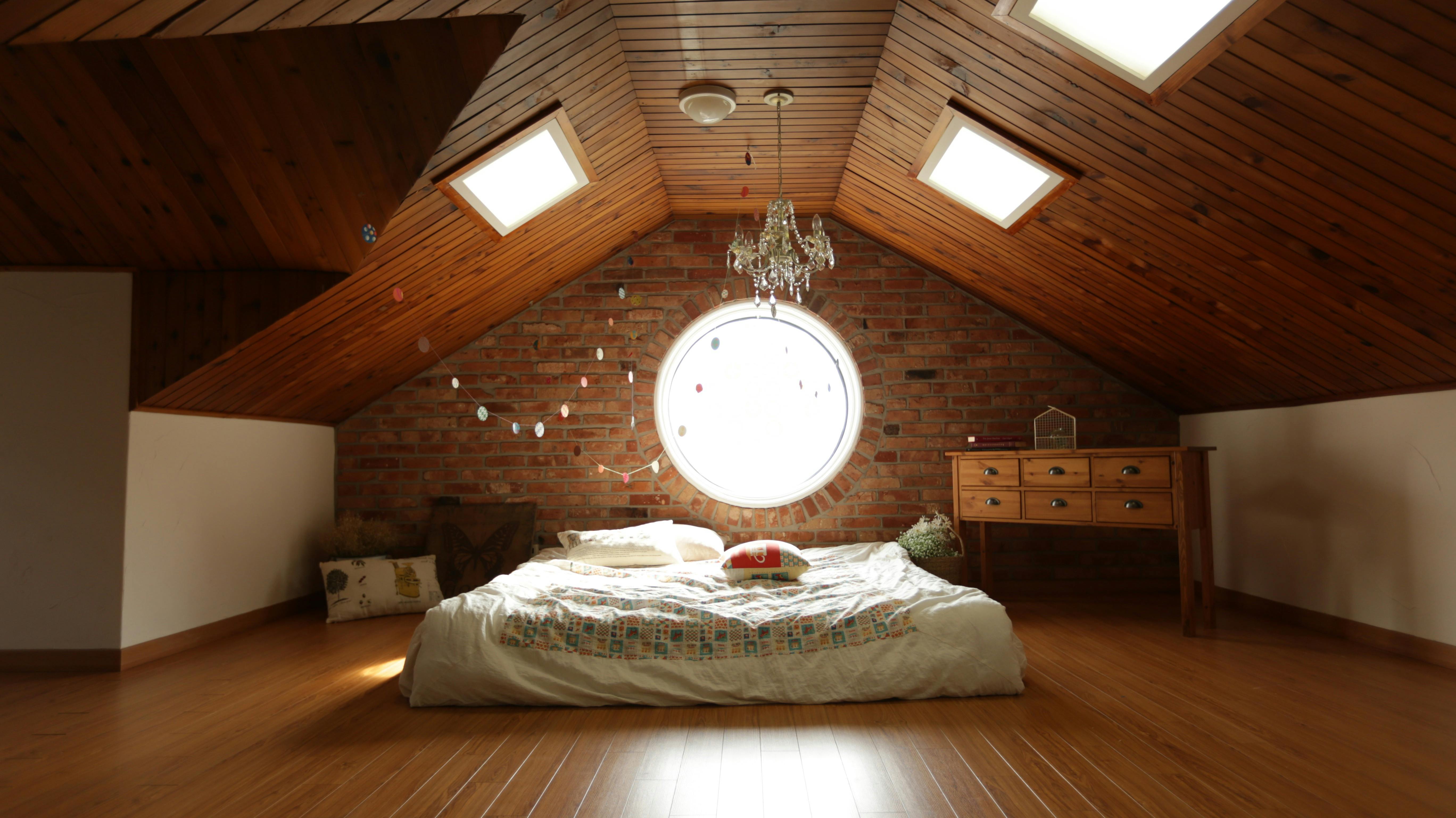 One room Kilwinning Road, Hatfield