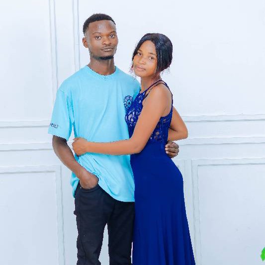 small couple seeking 1 room